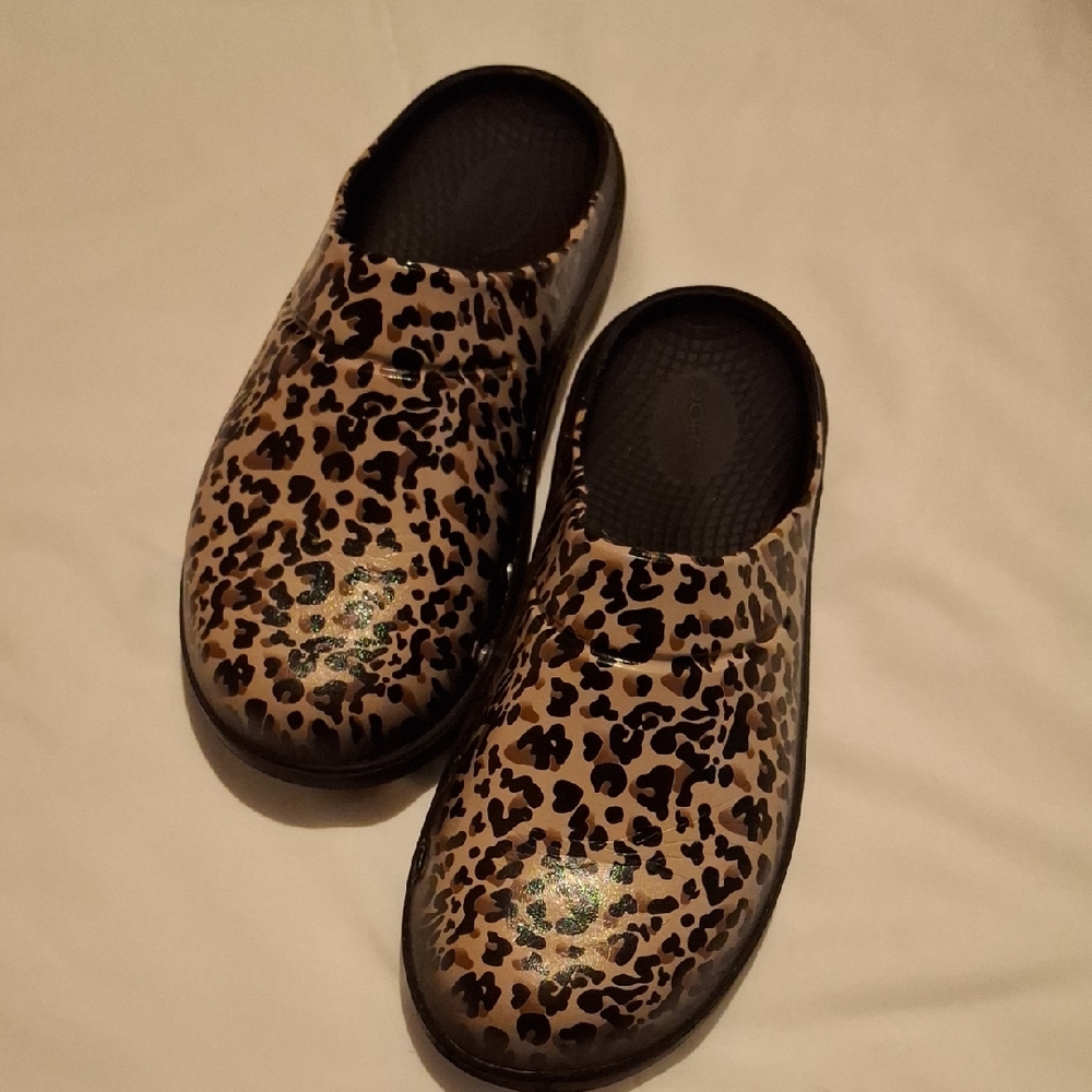 OOFOS Cheetah  Print Mules